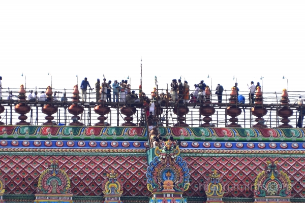 kumbabishekam Srirangam abishekam at rajagopuram